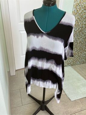 Cherish Black/White Tie Dye stripes w/Light Grey w/V‑Neck Short Sleeve Tunic 4X